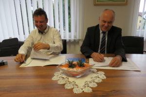 Andrej Kitak in Stanislav Šket sta podpisala 333.607 evrov vredno pogodbo.